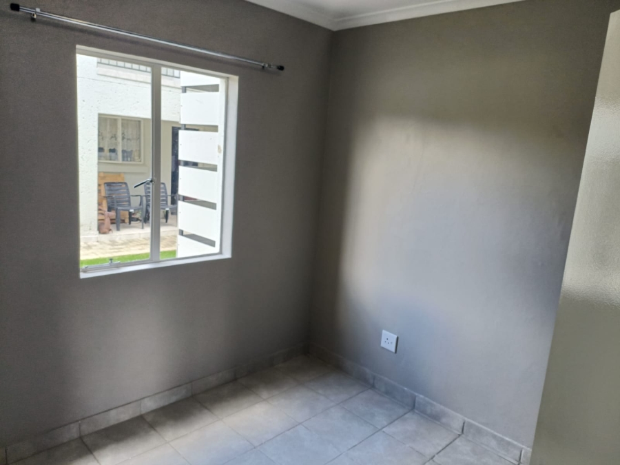 To Let 2 Bedroom Property for Rent in Vyfhoek A H North West